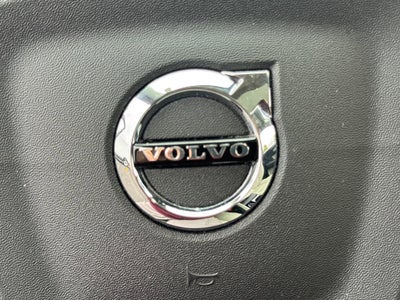 2023 Volvo XC40 Ultimate Bright Theme