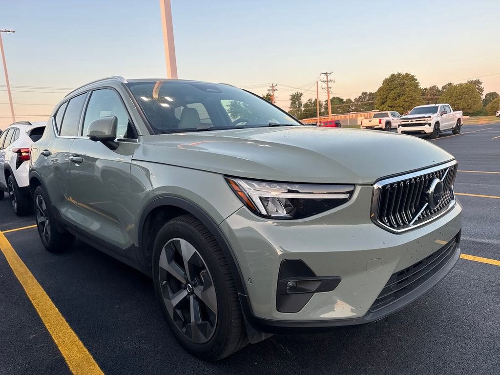 2023 Volvo XC40 Ultimate Bright Theme