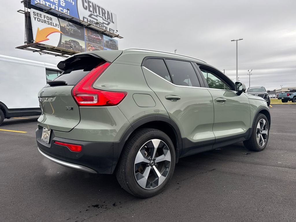 2023 Volvo XC40 Ultimate Bright Theme
