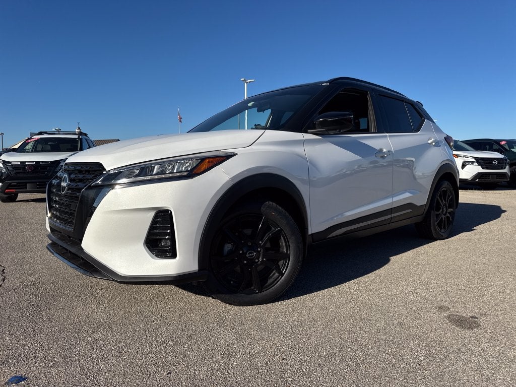 2023 Nissan Kicks SR