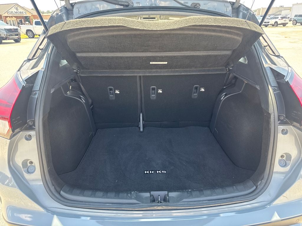 2024 Nissan Kicks SR