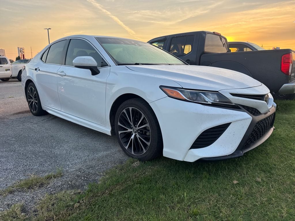 2020 Toyota Camry SE