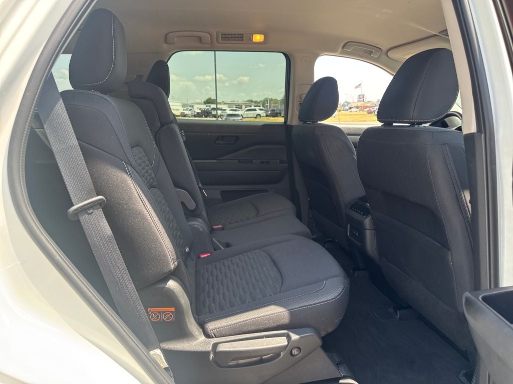2023 Nissan Pathfinder SV