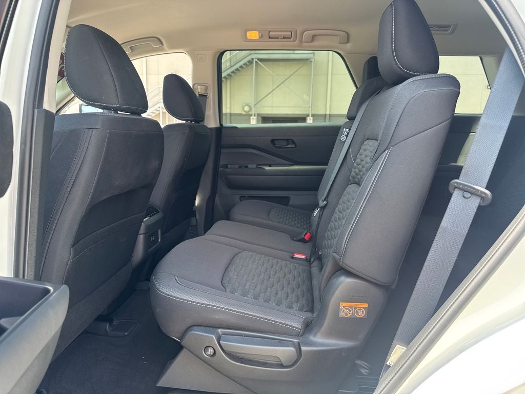 2023 Nissan Pathfinder SV