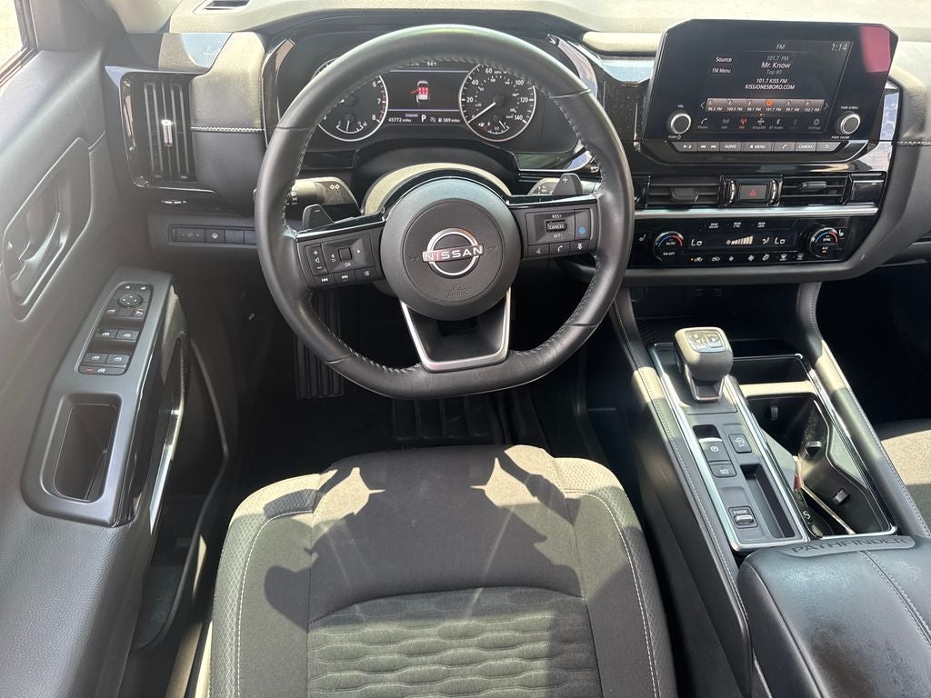 2023 Nissan Pathfinder SV