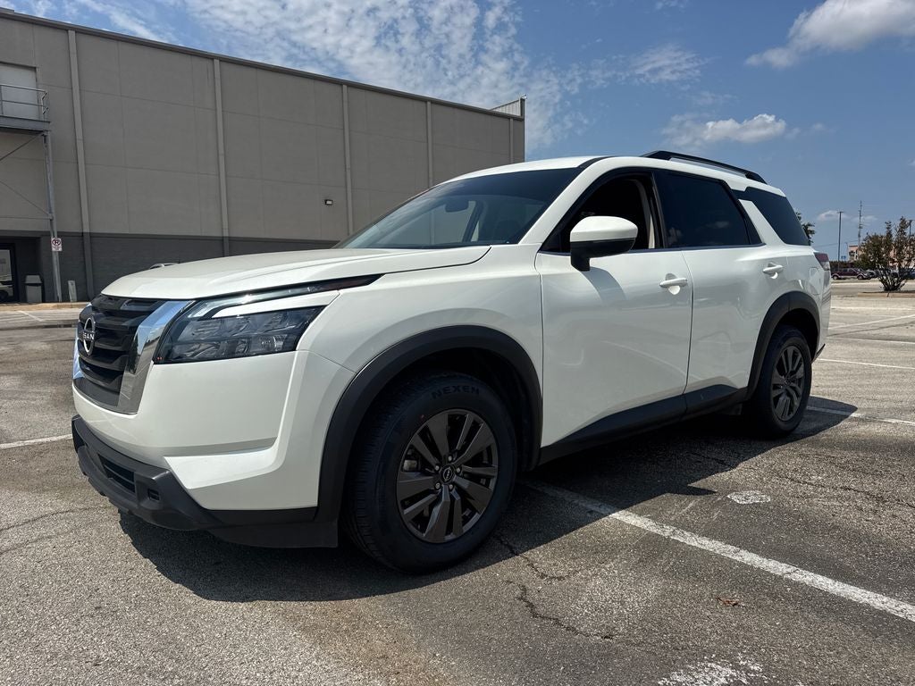 2023 Nissan Pathfinder SV