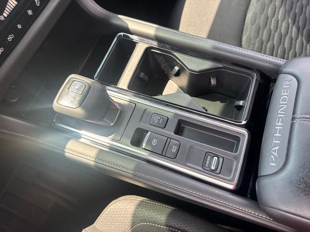 2023 Nissan Pathfinder SV