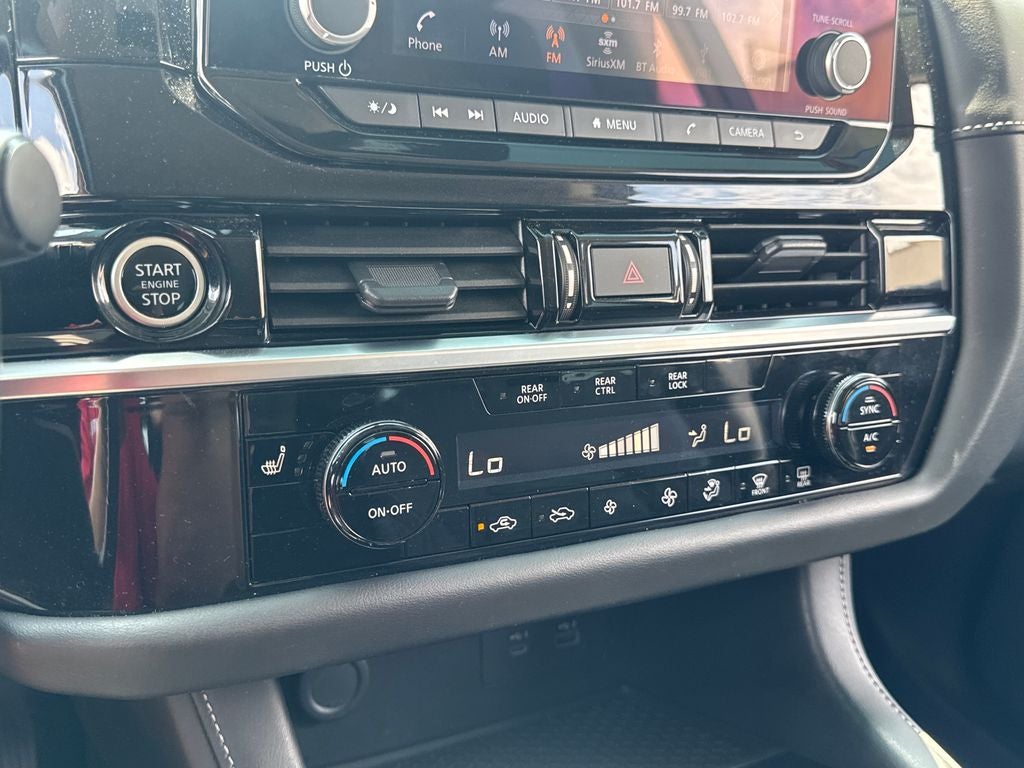 2023 Nissan Pathfinder SV