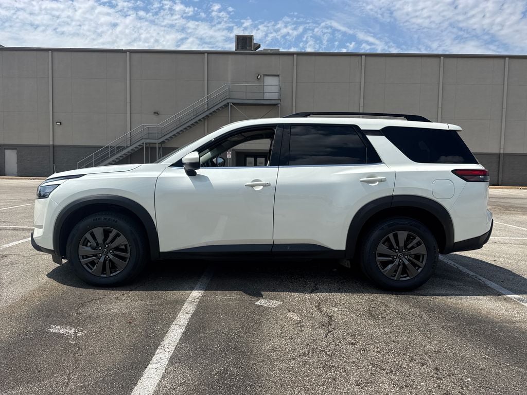 2023 Nissan Pathfinder SV