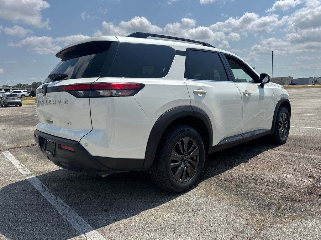 2023 Nissan Pathfinder SV