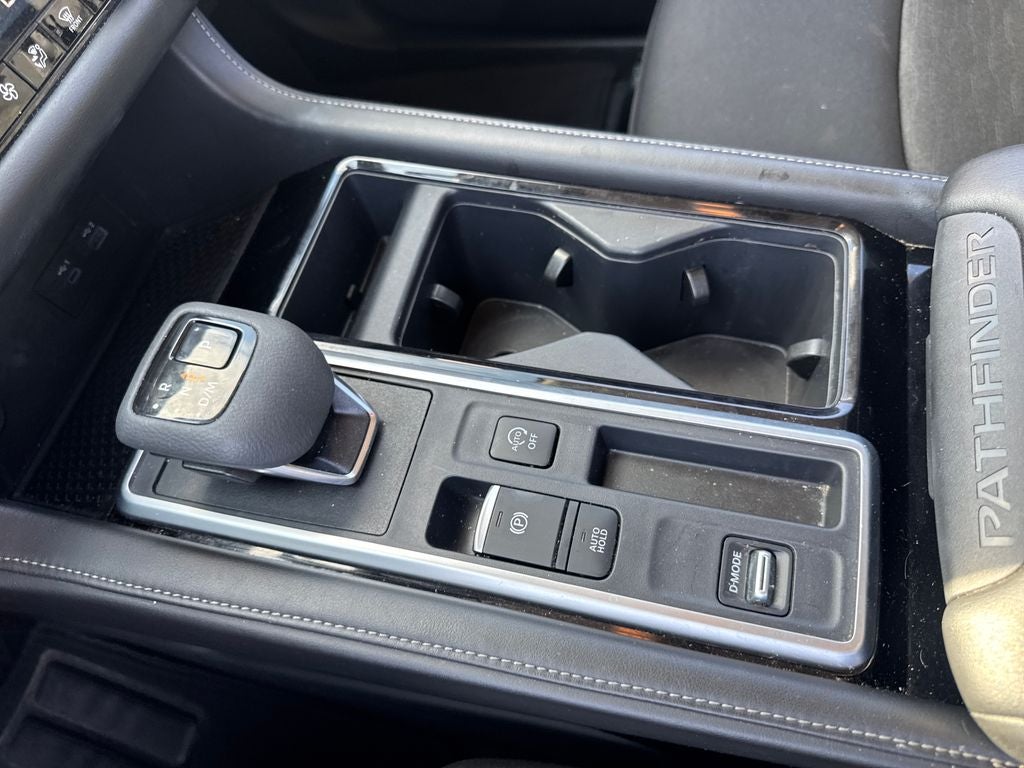 2024 Nissan Pathfinder SV