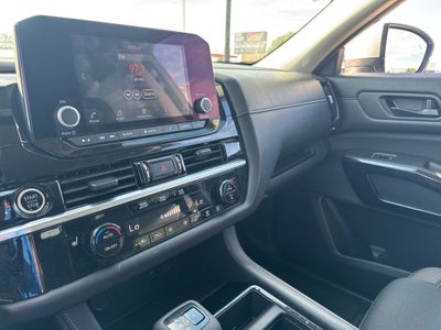 2024 Nissan Pathfinder SV
