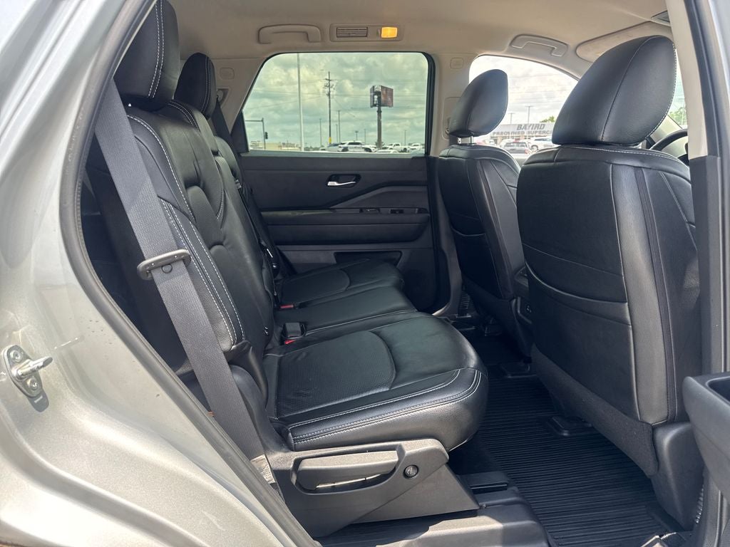 2022 Nissan Pathfinder SV