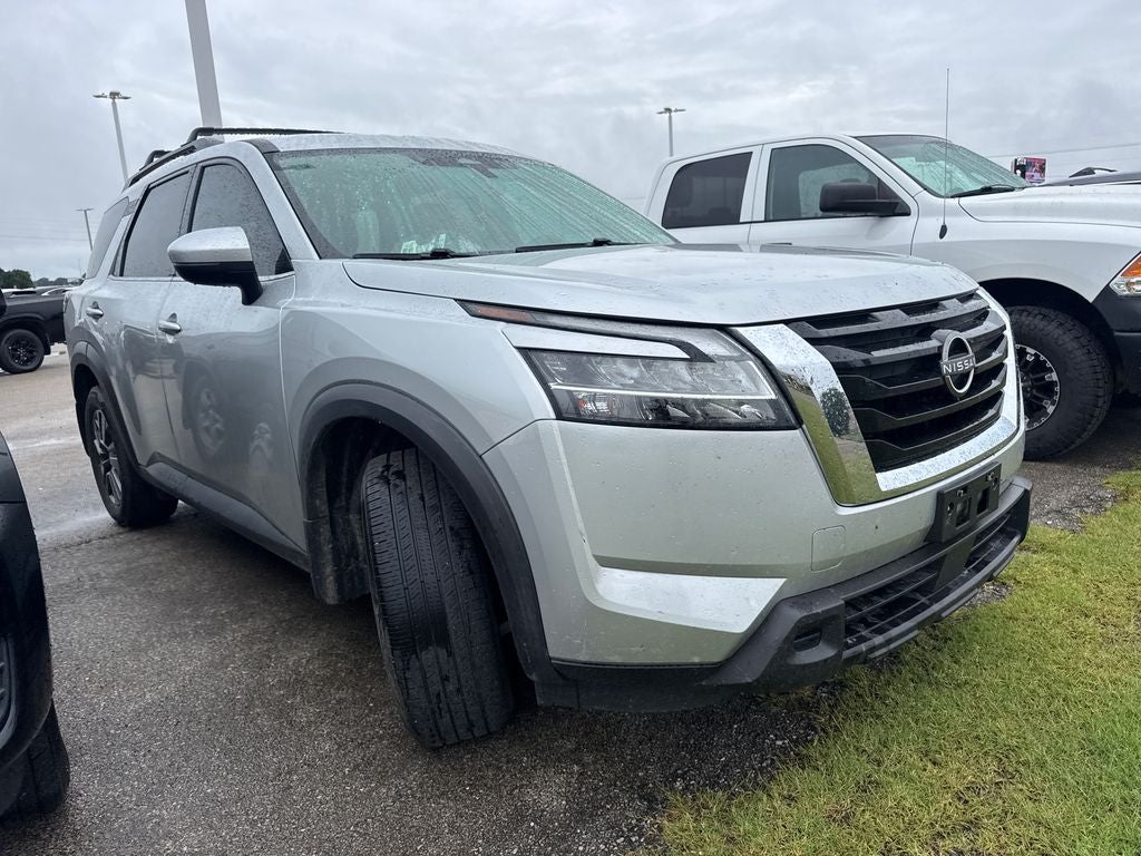 2022 Nissan Pathfinder SV