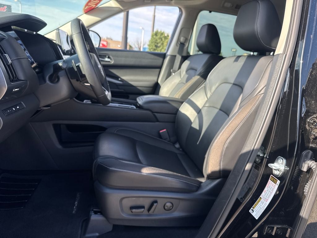 2025 Nissan Pathfinder SL