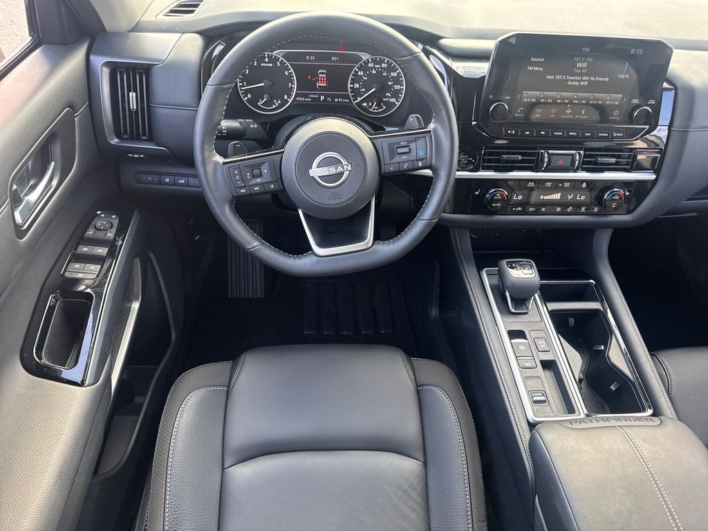 2025 Nissan Pathfinder SL