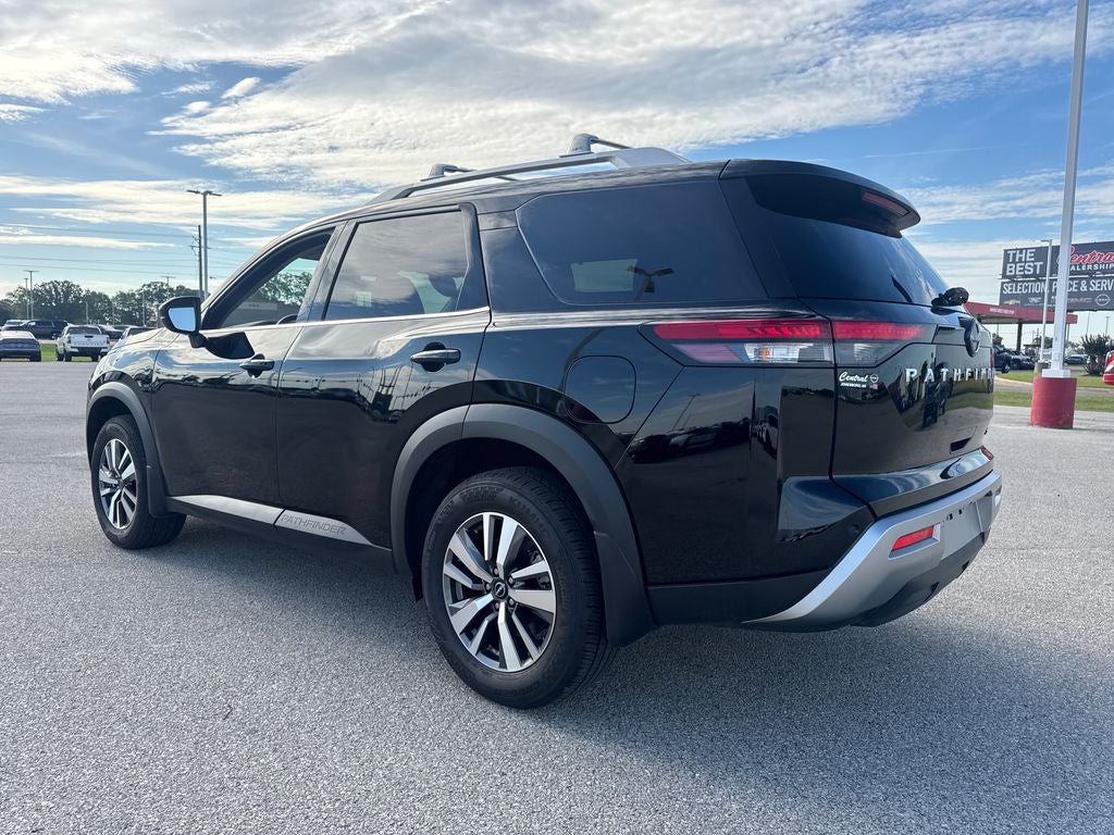 2025 Nissan Pathfinder SL