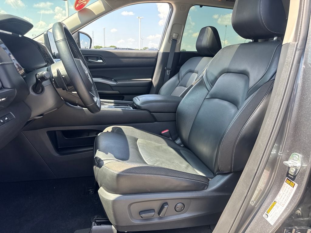 2022 Nissan Pathfinder SL