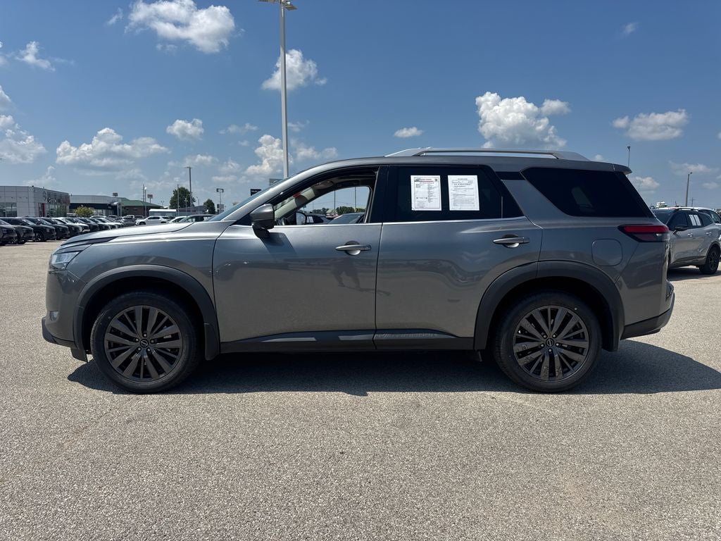 2022 Nissan Pathfinder SL