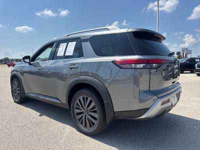 2022 Nissan Pathfinder SL