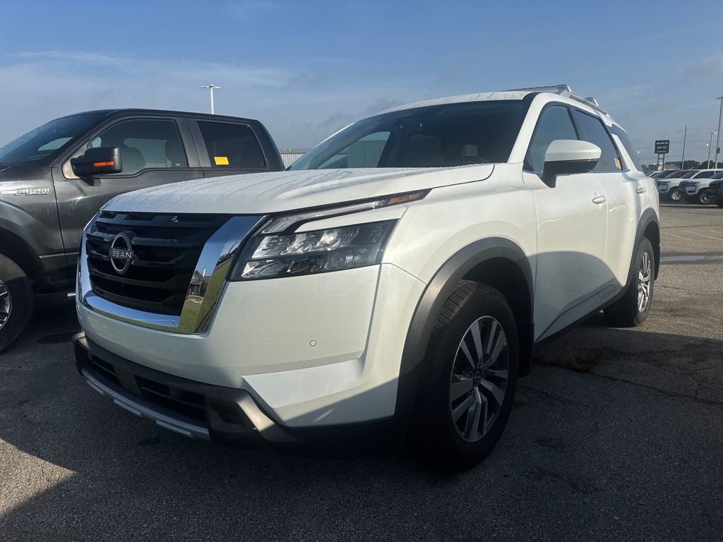 2025 Nissan Pathfinder SL