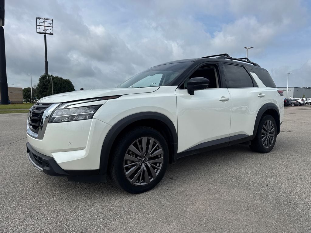 2024 Nissan Pathfinder SL