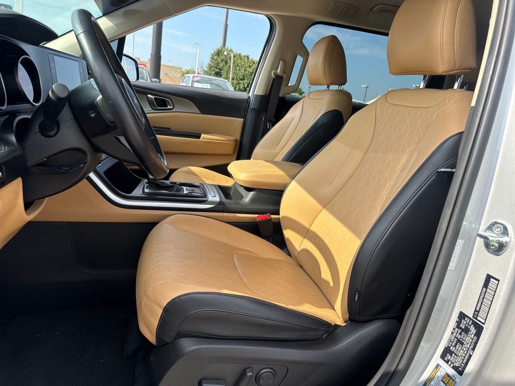 2023 Kia Carnival LX Seat Package
